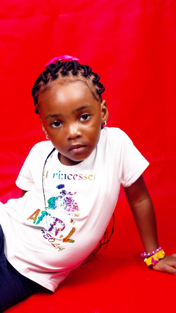 FredyPhoto's tweet photo. SHOOTING ANNIVERSAIRE🎊 

Joyeux anniversaire à la petite Pheola

Faites vous plaisir,🤩 vous le méritez bien!😌 

Offrez vous une belle séance photo souvenir de votre anniversaire🎁 réservation :
+24165747897

Photographe : @fredyboupendzamoudoki

#shootinganniversaire https://t.co/hC1khsd6dh