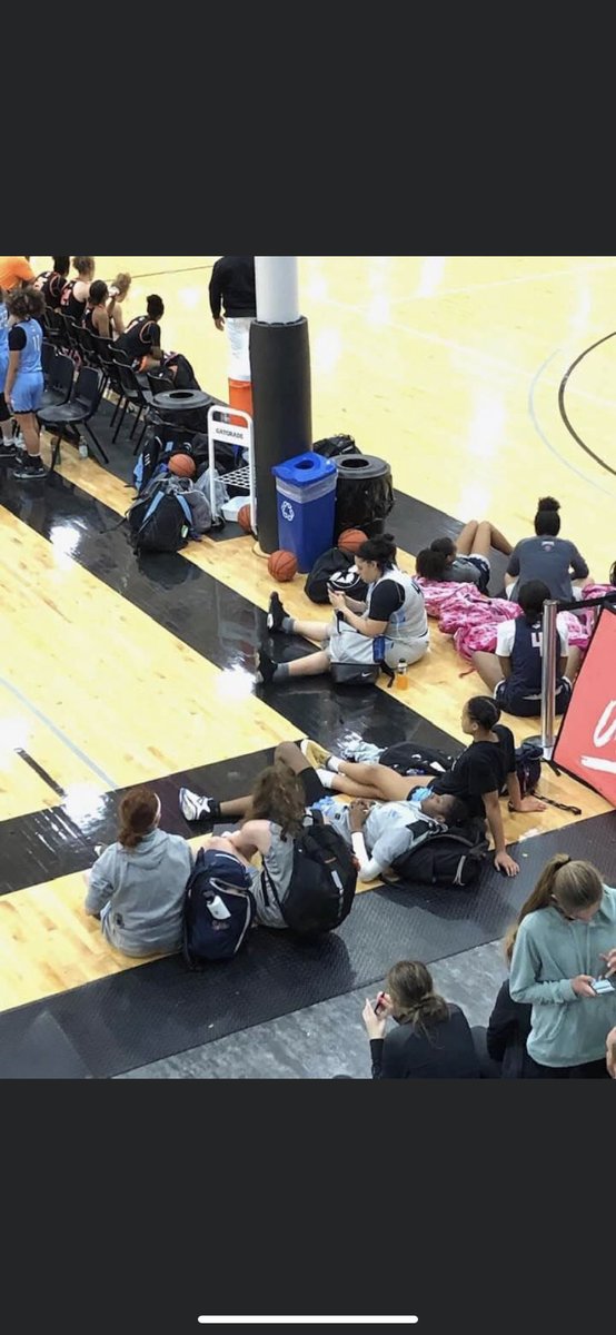 Man i miss aau, the good games and the bad ones🥺