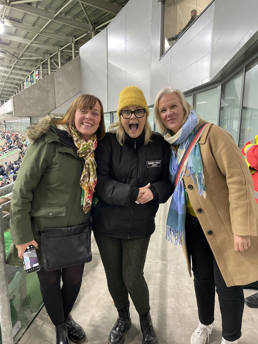 SonyaMcMullan's tweet photo. And just to top off a great night meeting the wonderful @TaraLynneONeil1 or #MaMary #DerryGirls 💜 https://t.co/u3L1Q6LZhK