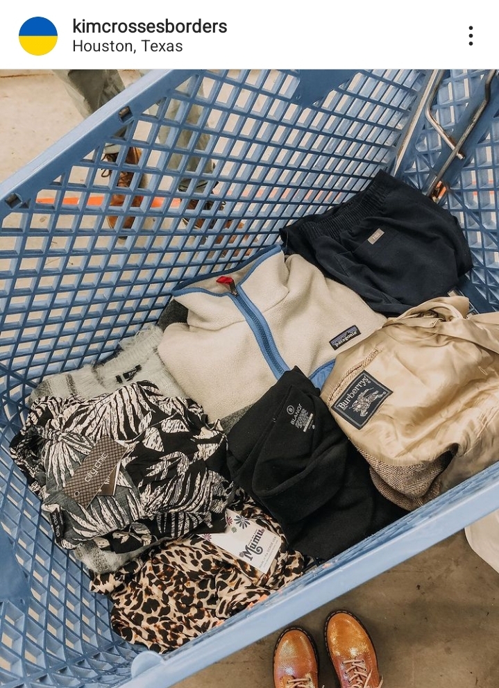 goodwillhouston's tweet photo. kimcrossesborders, thank you for shopping with us! Hoping you’re enjoying your finds! #GoodwillFindsHou
.
#Repost: “…I’ll take these bins finds. 😍🛍: https://t.co/2zO3YTkD0p