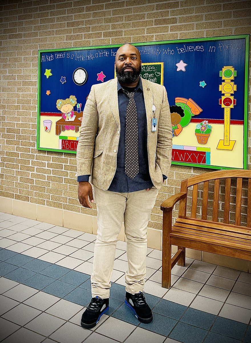 MrCdorsey's tweet photo. @MeyerElementary we wear ties on Tuesday. Catch the 🌊👔 #TieTuesdaySpring #TieTuesday #ChangeTheNarrative https://t.co/szFKlmLTe8