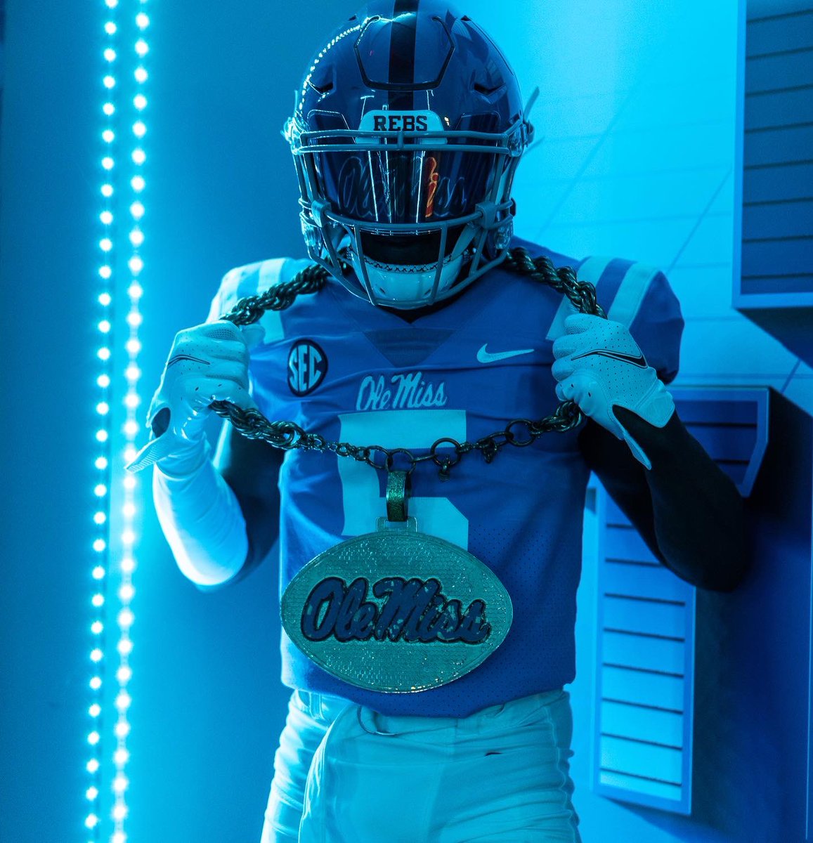 ChristianP2024's tweet photo. Where my rebel fans at🦈🦈🦈🦈 @CoachCarterOLE @BroskoDASH_5 @CoachALarkins @Lane_Kiffin @OMSpiritOn3 https://t.co/fNMRw2Jebs