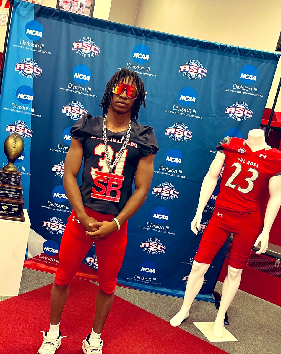 Grateful for the visit had an incredible time 🐺🐺<a href="/sulrossfb/">Sul Ross St football</a> <a href="/_CoachEmbry/">Coach R.Embry</a>