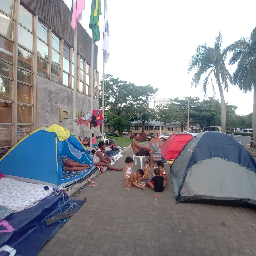 EsCsp's tweet photo. #conlutases | A Ocupação Chico Prego esta acampada em frente à PMV, no bairro Bento Ferreira, desde sexta, 8, em protesto à crise de moradia na capital.

Leia no nosso Instagram: https://t.co/zXdnlc2UEw. https://t.co/8hpOFVdaRs