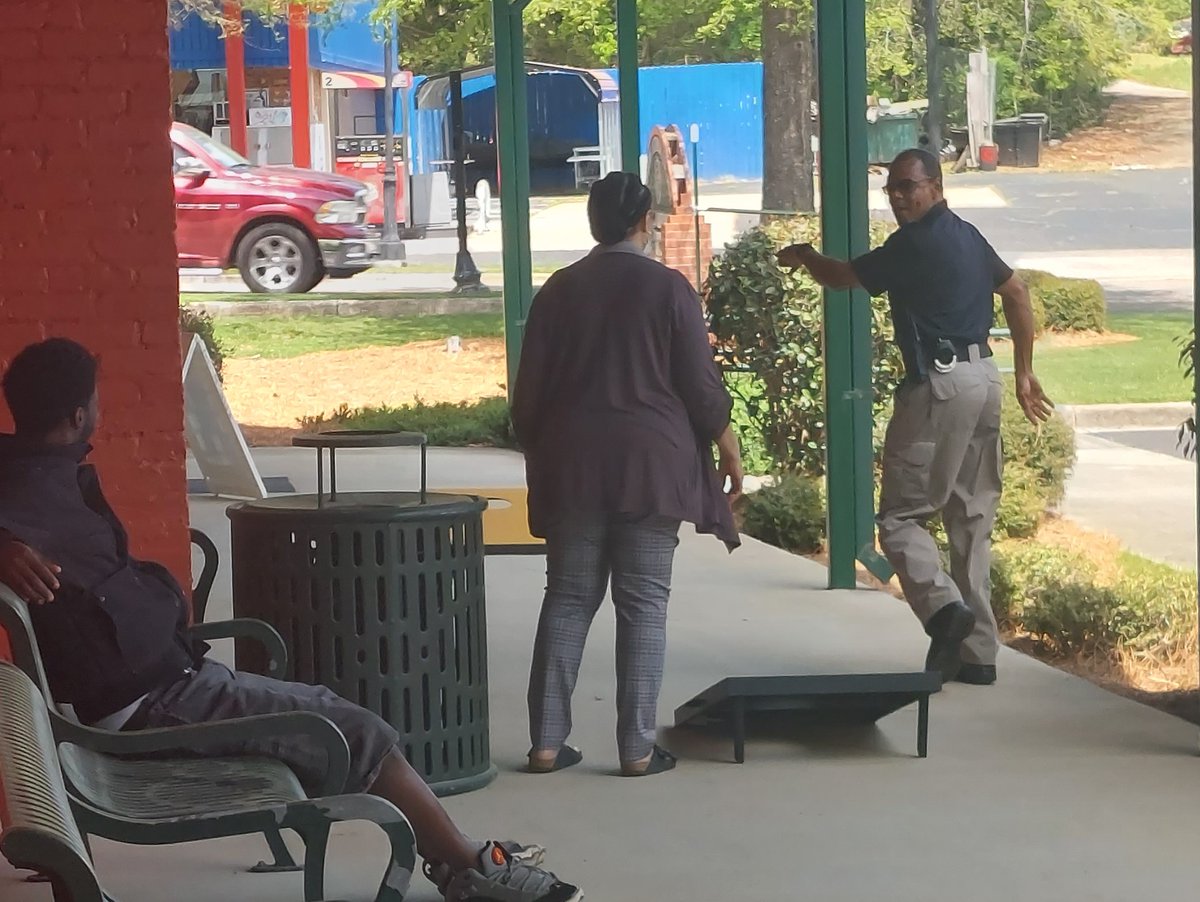 ptc_edgefield's tweet photo. Spring is in the air! 
The Edgefield County Campus provided fun and food for Spring Activities Day! Students and staff had fun playing Candy Matchup and Corn Hole. https://t.co/doL4MuRnUF