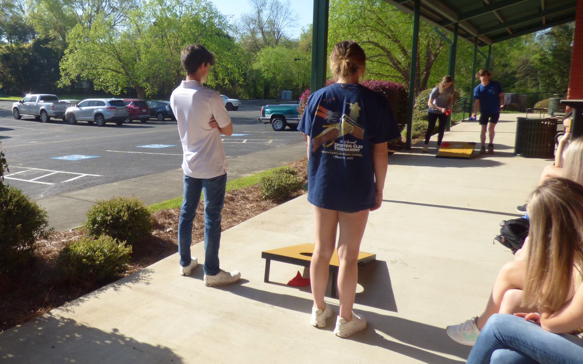 ptc_edgefield's tweet photo. Spring is in the air! 
The Edgefield County Campus provided fun and food for Spring Activities Day! Students and staff had fun playing Candy Matchup and Corn Hole. https://t.co/doL4MuRnUF