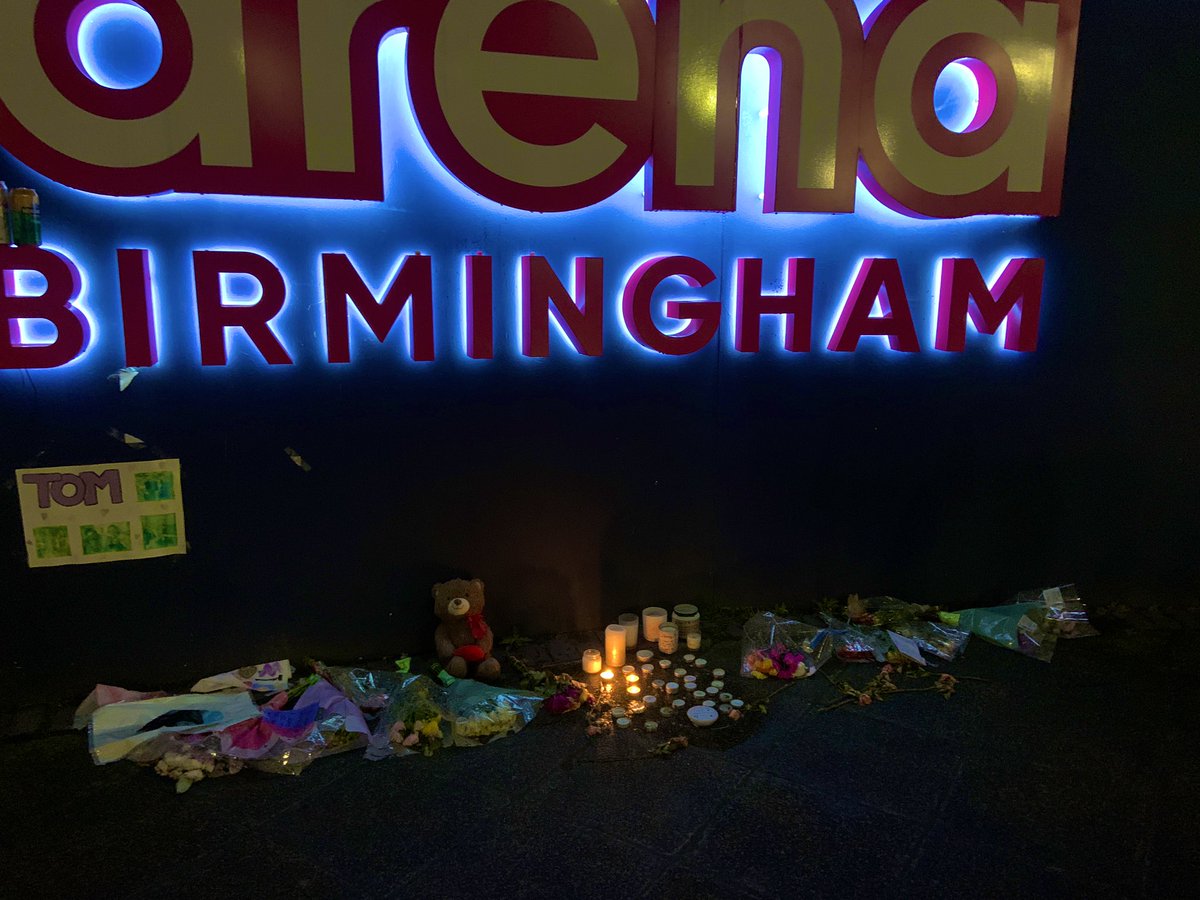 mamaames_'s tweet photo. Lighting some candles at Tommy P’s memorial. An angel, always 👼 https://t.co/UPeV2LfvPz