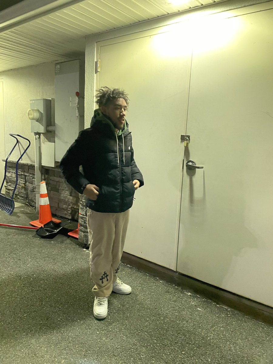 XOG120's tweet photo. chilllll https://t.co/Og85sQNute