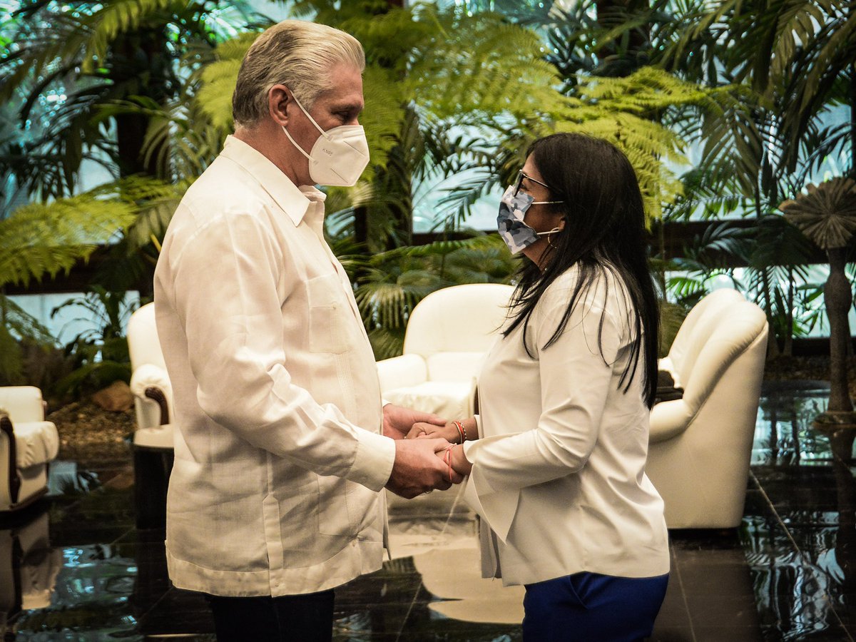 PresidenciaCuba's tweet photo. El presidente @DiazCanelB dio la bienvenida a la vicepresidenta ejecutiva de #Venezuela, @delcyrodriguezv, quien realiza una visita de trabajo a #Cuba, como parte del chequeo de los acuerdos entre ambos gobiernos. 🇨🇺🇻🇪 https://t.co/PG1eoIgsls