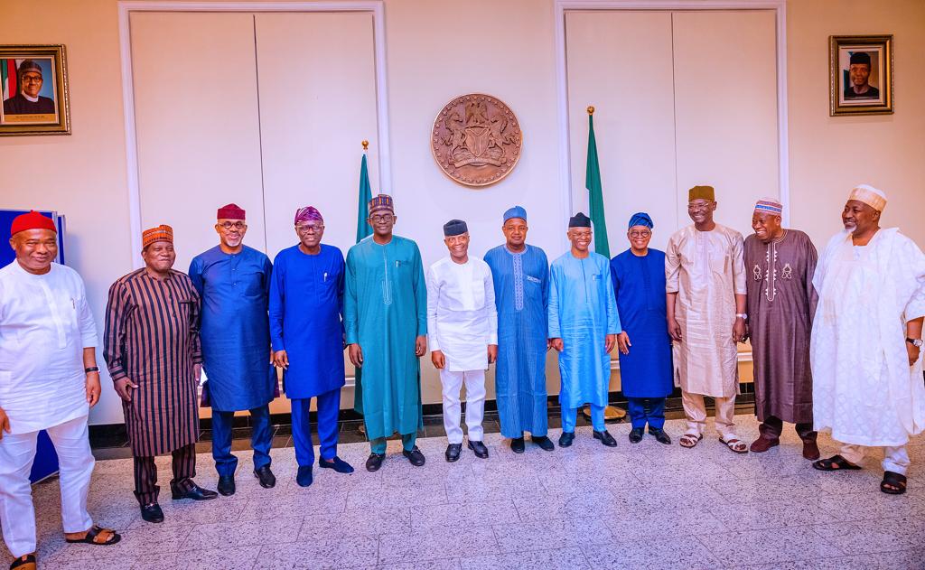 akandeoj's tweet photo. So by popular demand, here are photos of the Iftar/Dinner series the VP started on Sunday evening when he hosted APC Governors and today when he hosted the Senators. Both events have been marked by conviviality and candour in a relaxed atmosphere. Photos by Tolani Alli https://t.co/KJZN2hYEa5