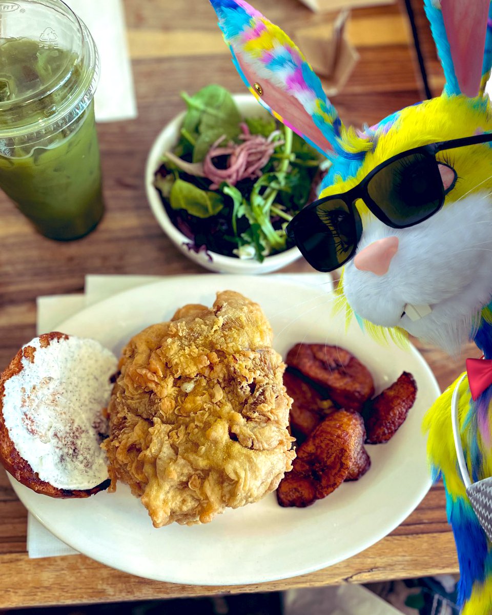 Flufficia's tweet photo. I made it safely to Brooklyn💕and a banging vegetarian lunch w/my peeps @lakoucafe 
Fried Oyster Mushroom sammie, Sweet Plantains &amp; Mint Matcha Limeade 🤤@flufworld @partybearnft #Flufficia #FLUFworld #flufflefollowfluf #seekers #TheFound #haitiancafe #lakoucafe #brooklyn https://t.co/Hf8cphuI0j