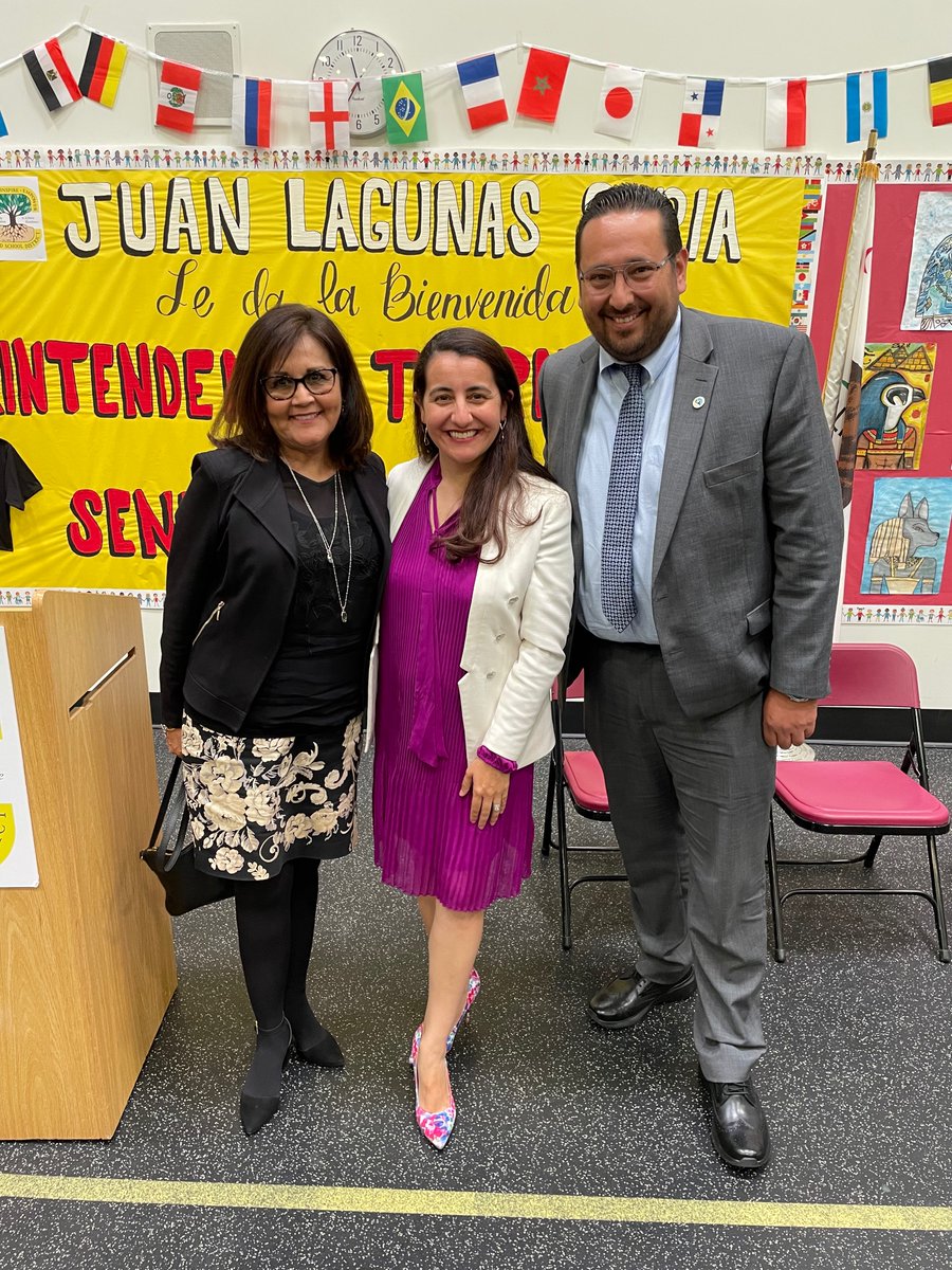 CalTog's tweet photo. We would like to thank Juan Soria Elementary for hosting State Superintendent @TonyThurmond and Senator @MoniqueLimonCA for a press conference in support of #SB952 that will provide additional funding to expand the number of schoolwide dual language immersion (DLI) programs in CA https://t.co/67zPPAkF18