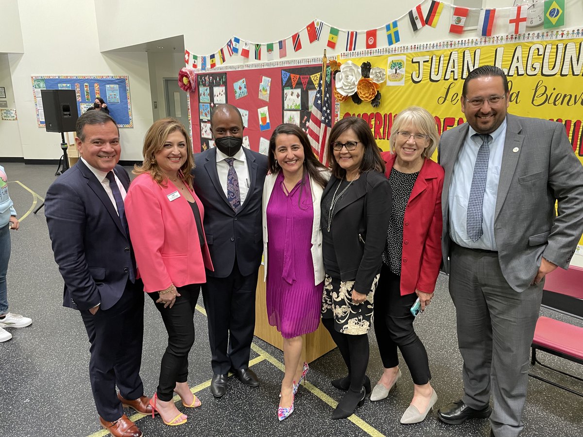 CalTog's tweet photo. We would like to thank Juan Soria Elementary for hosting State Superintendent @TonyThurmond and Senator @MoniqueLimonCA for a press conference in support of #SB952 that will provide additional funding to expand the number of schoolwide dual language immersion (DLI) programs in CA https://t.co/67zPPAkF18