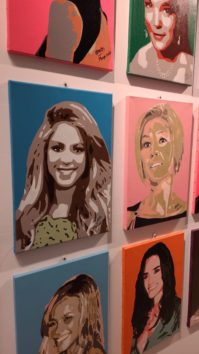CfShakEstoyAqui's tweet photo. Nuestra artista @shakira hace parte de la ZONA MET POP ART DIVAS que se encuentra en exposición en el @SantafeBogotaCC !! #popart #Shakira https://t.co/CxIHjmWJy6