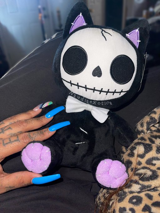 This really sweet man spoils tf out of me, always writes really sweet gift notes &amp; this made me 😭 This<a href="/tag/horror"class="tags"><span>#horror</span></a><a href="/tag/scary"class="tags"><span>#scary</span></a><a href="/tag/goth"class="tags"><span>#goth</span></a><a href="/tag/plushies"class="tags"><span>#plushies</span></a><a href="/tag/plush"class="tags"><span>#plush</span></a>