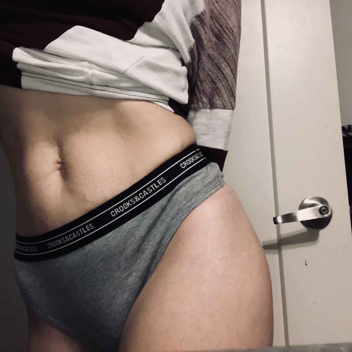 PrincessXOKU's tweet photo. I want a sub that will worship the ground I walk on 😈 bonus points if your into cuckold 

#findom #cuckold #sph #cnc #blackmail #domme https://t.co/kdHtQvX1Es