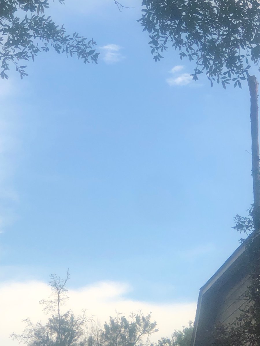Collin1451's tweet photo. @Radi_WX Starting to break the cloud cover. https://t.co/Be6rHyWZWV