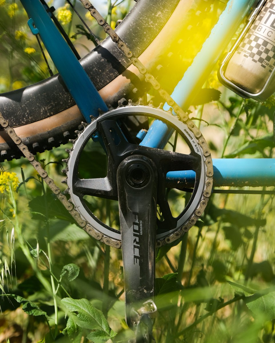 SRAMroad's tweet photo. You know those rides that leave sand in your shoes for the foreseeable future? This Beach Club is made for that. The Gravioli Spicoli with Force XPLR #eTapAXS loves long rides on the beach and longer climbs on the mountainside. #GoAllWays #XPLRcollection
📸 Kyle B. Kelley https://t.co/XBFukknC19