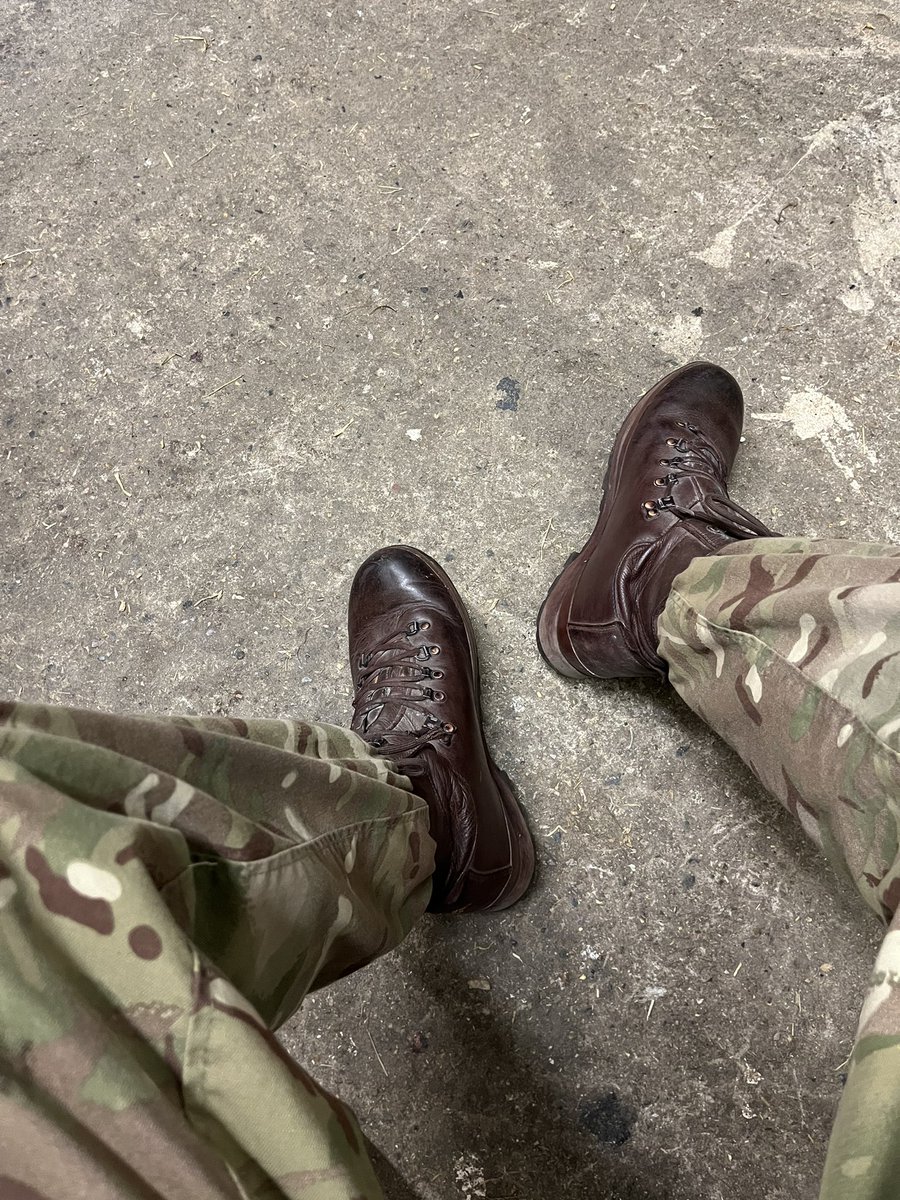 ArmyMasterR1's tweet photo. I’m such a fucking alpha. This fag begged for my feet at work today. A good £60 drain in work 💷 😈🧦#alpha #cashmaster #alphamale #beta #findom #alphamaleforslave CashApp me £10 if you want the same £ArmyMasterR1 https://t.co/zVqjFufkCN