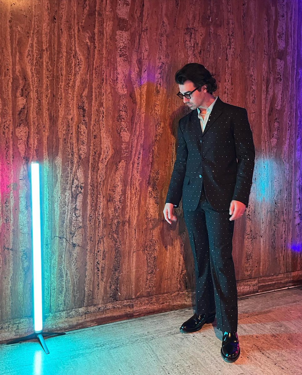 joejonas's tweet photo. Just me and my lightsaber ⚡️ https://t.co/M2Uqox5eO0