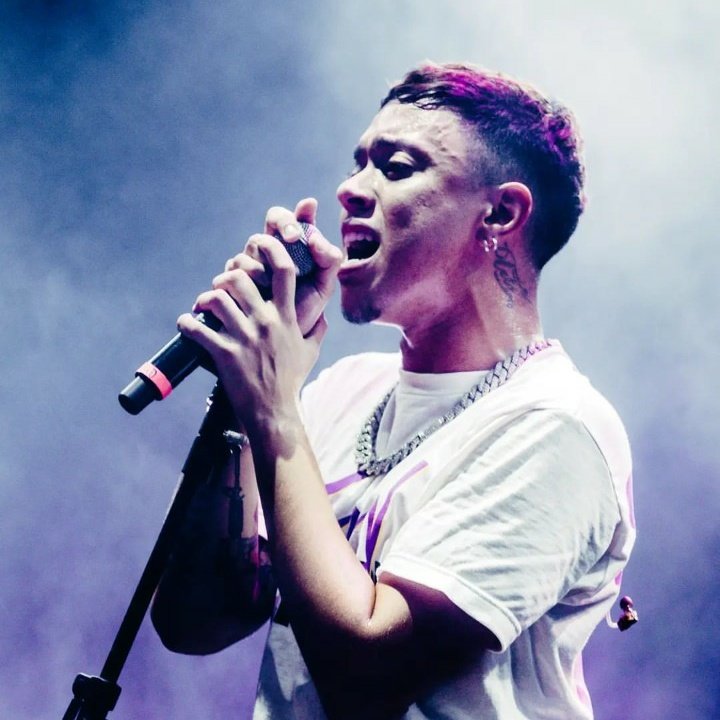 qgdoteto's tweet photo. Teto entra na parada da "Billboard Brasil" com duas músicas no Top 10.

#4 "Vampiro" - Matuê, Teto &amp; Wiu (new).
#6 "Fim de Semana no Rio" - Teto (new). https://t.co/uJwFu7nPm2