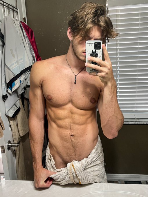 Shower time https://t.co/eY9dL4mZHI