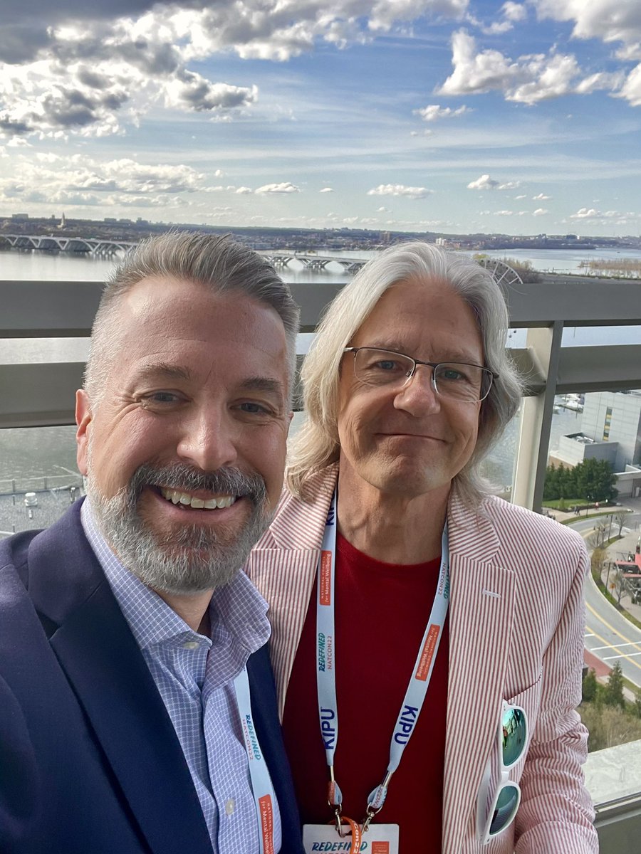 Great to see old friends at #NatCon22 <a href="/RobertPlant/">Robert Plant</a>