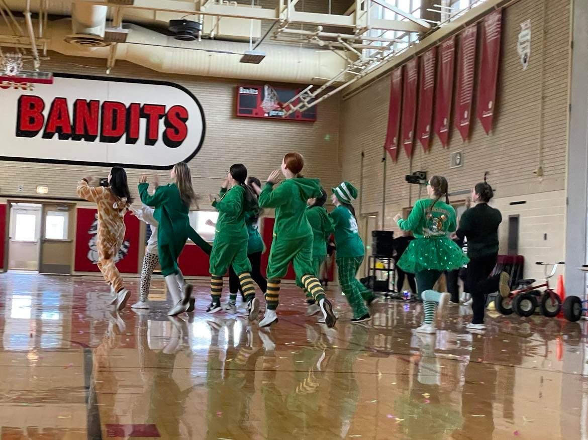 ResurrectionHS's tweet photo. Check this out! We had so much fun today at the Spring Pep Rally! Good luck to all of our spring sports as they continue their seasons! #RES #RESstudentlife #Bandits #BanditPride #peprally https://t.co/yySnUeWuQD