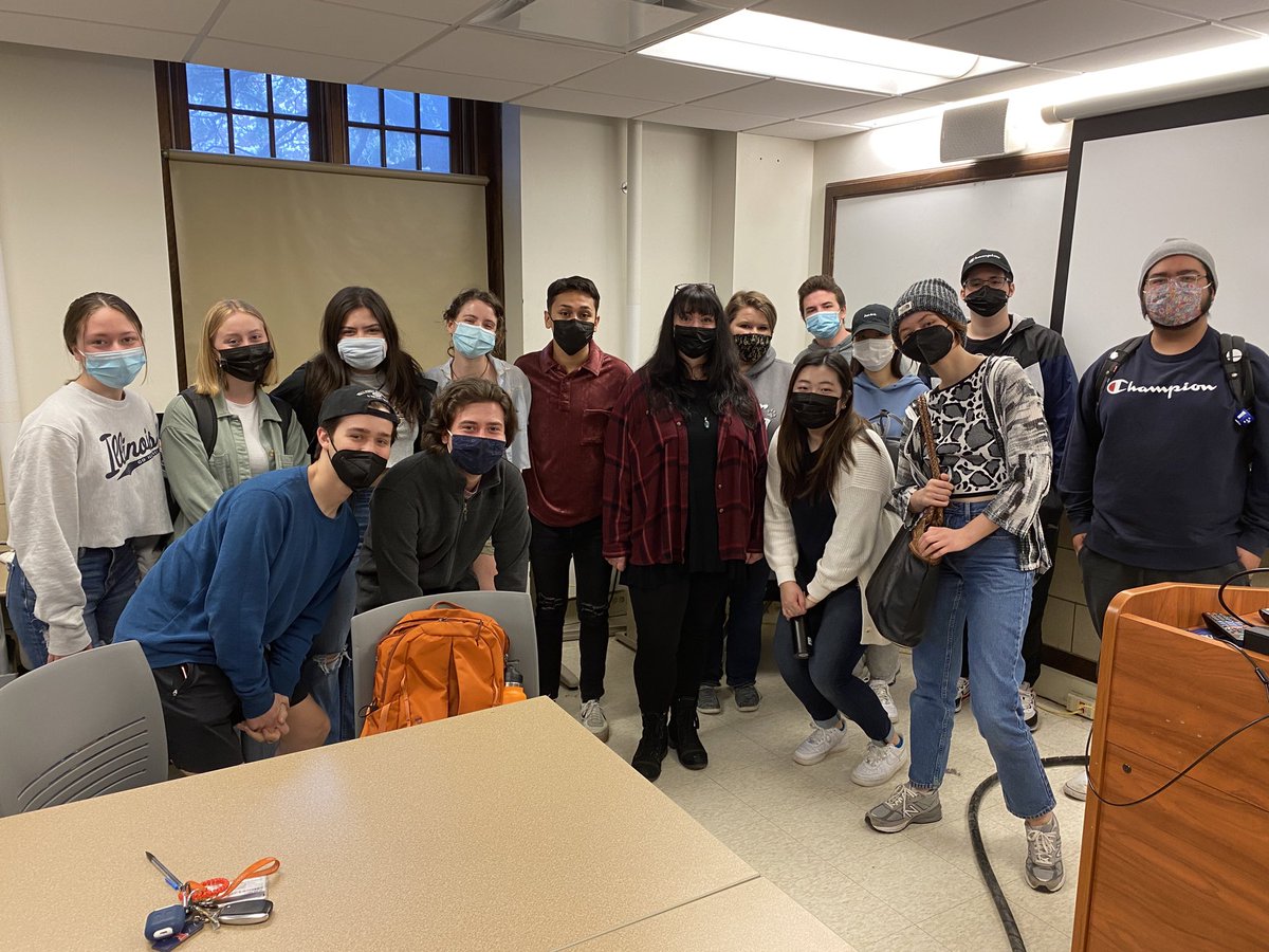 aldaviswood's tweet photo. Thank you @lois_yoksoulian for talking to Journalism students today @MediaAtIllinois about science writing. Great tips on word choices and translating complicated information for non-scientists. They really appreciated your expert insight! 🔬👩‍🔬🧪 https://t.co/MK4gceRr8T