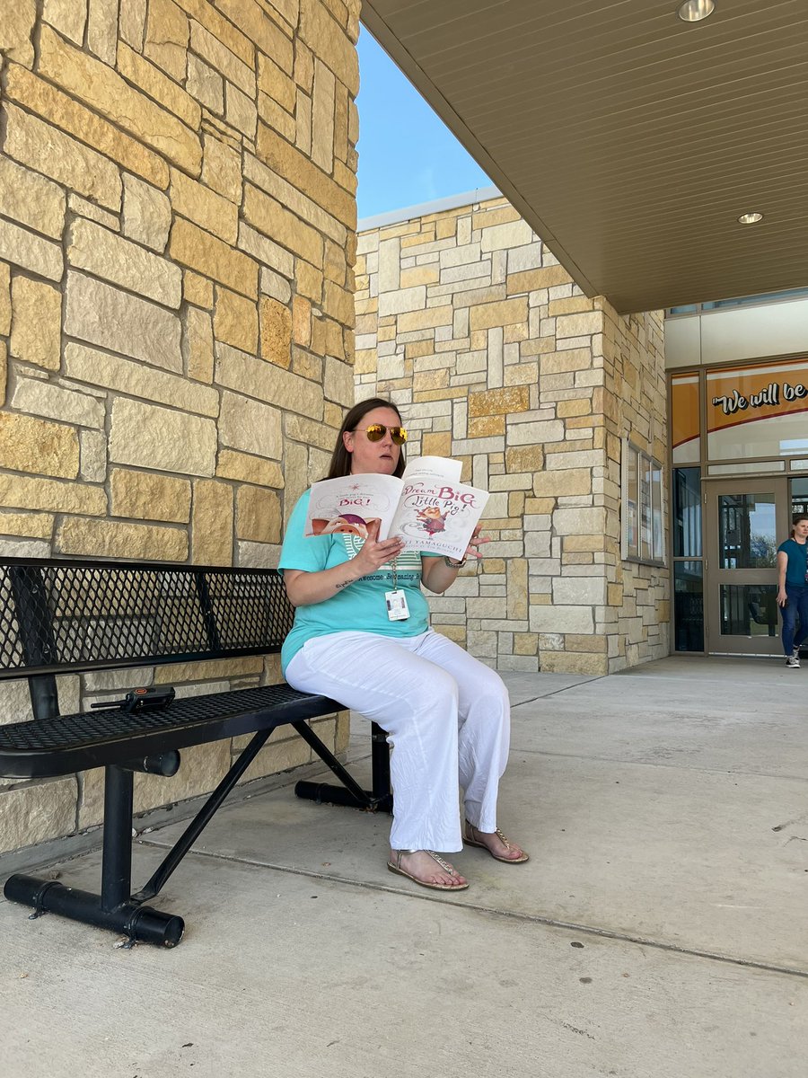 Ana Travis tweet media