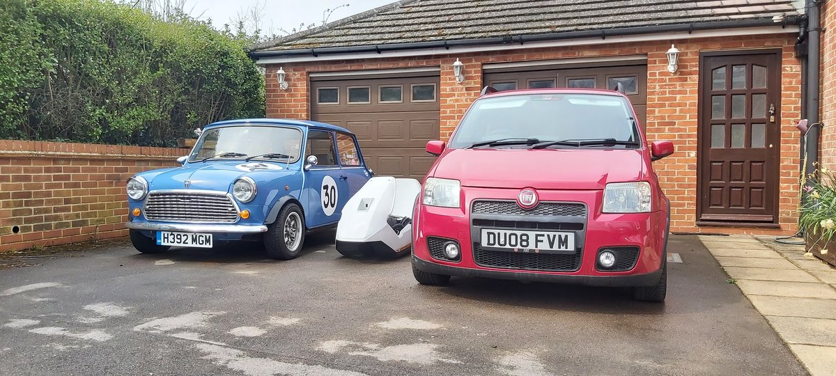 Online_Jake96's tweet photo. A slightly more sexy shot of the trio, words cannot express how much i love this! One day, i'll have a pic of the completed caravan, these 3 and the Megane #mini #classicmini #rover #fiat #fiatpanda100hp #sinclairc5 #weirdcartwitter #fuelpoweronline #fuelpower #carbasedcontent https://t.co/N2dkJA9fM7