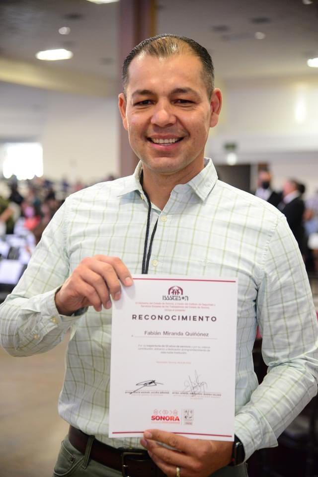 FaMirQui's tweet photo. 20 Años de servicio, se dicen fácil https://t.co/0AHtk1e8Z3