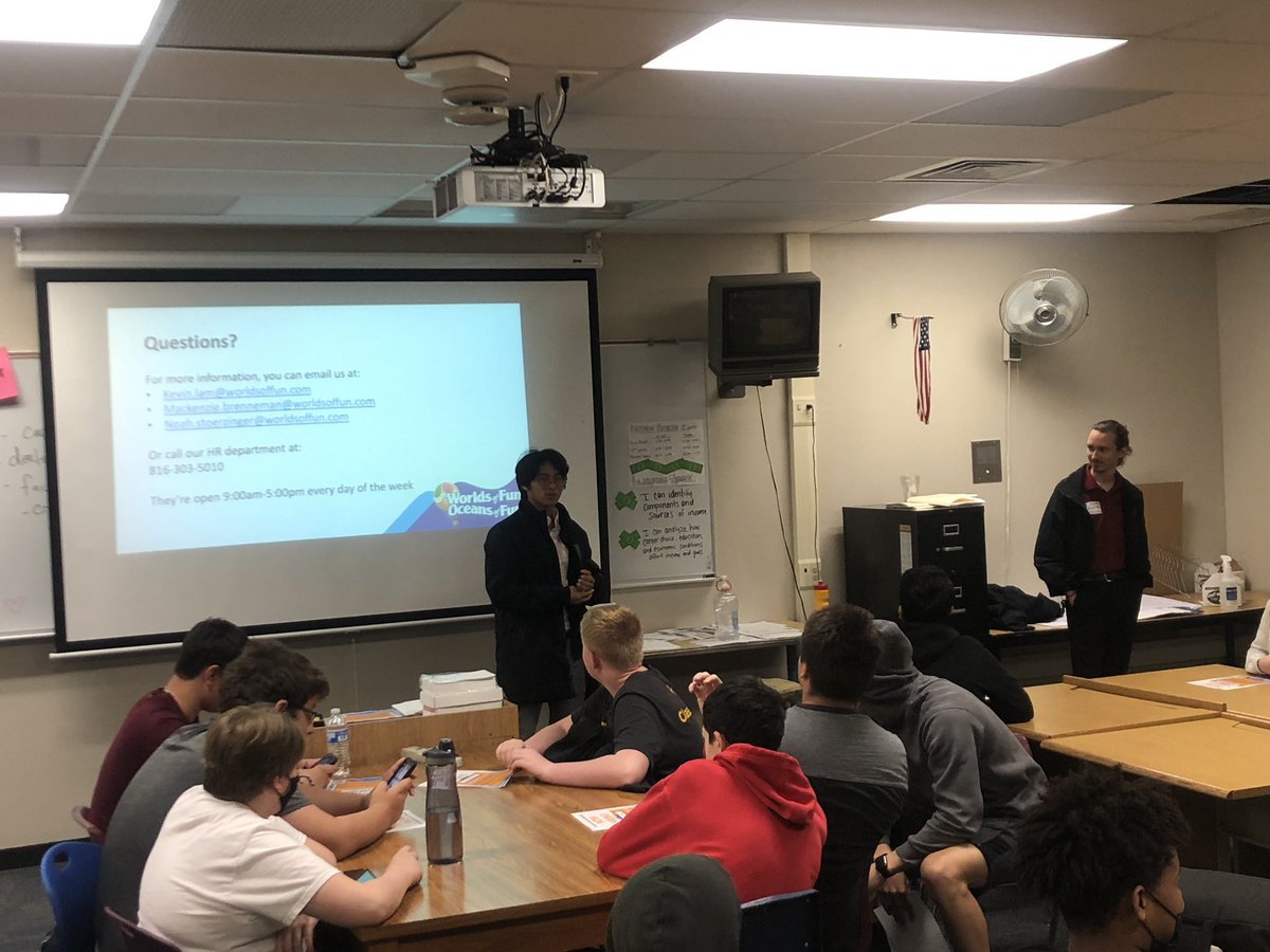 GriffinsBLE's tweet photo. Great discussion today with our BLE students and @worldsoffun about Park Services, Leadership and job opportunities. Thank you. #NKCSPOG #growingworkerstoday #ThisisTonka @TonkaNation @NKCSchools https://t.co/N0D8YmOIyh