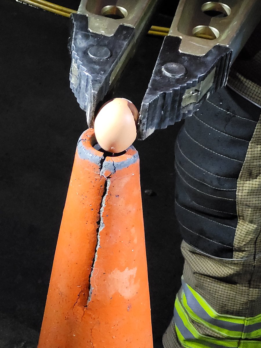 Slightly different end to drill night tonight, lift the egg without breaking it using the hydraulic cutting gear.