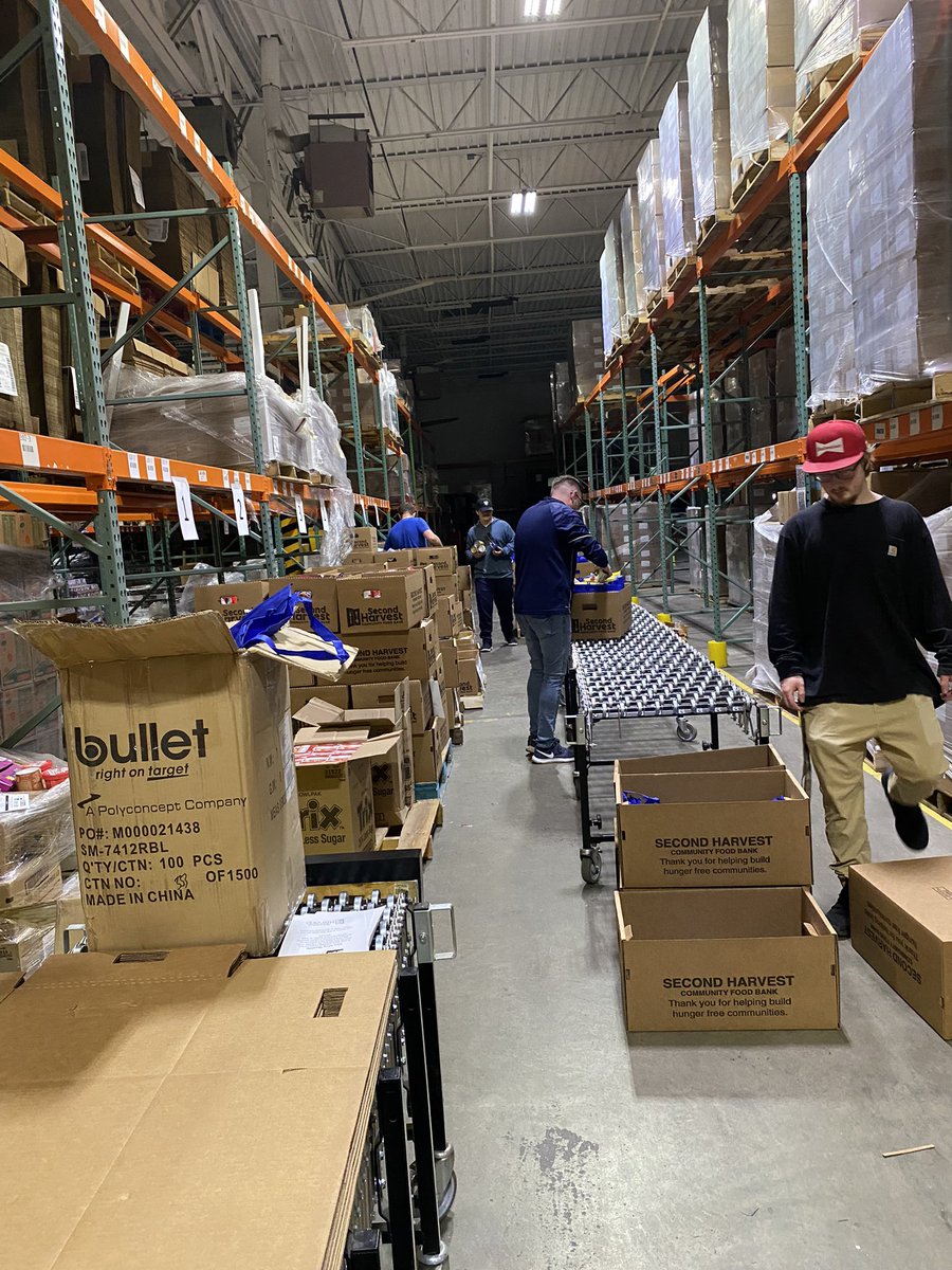 CHS_JROTC's tweet photo. Second Harvest packing 6,000 lbs of produce and 90 family meals. https://t.co/a99p3QTcuL