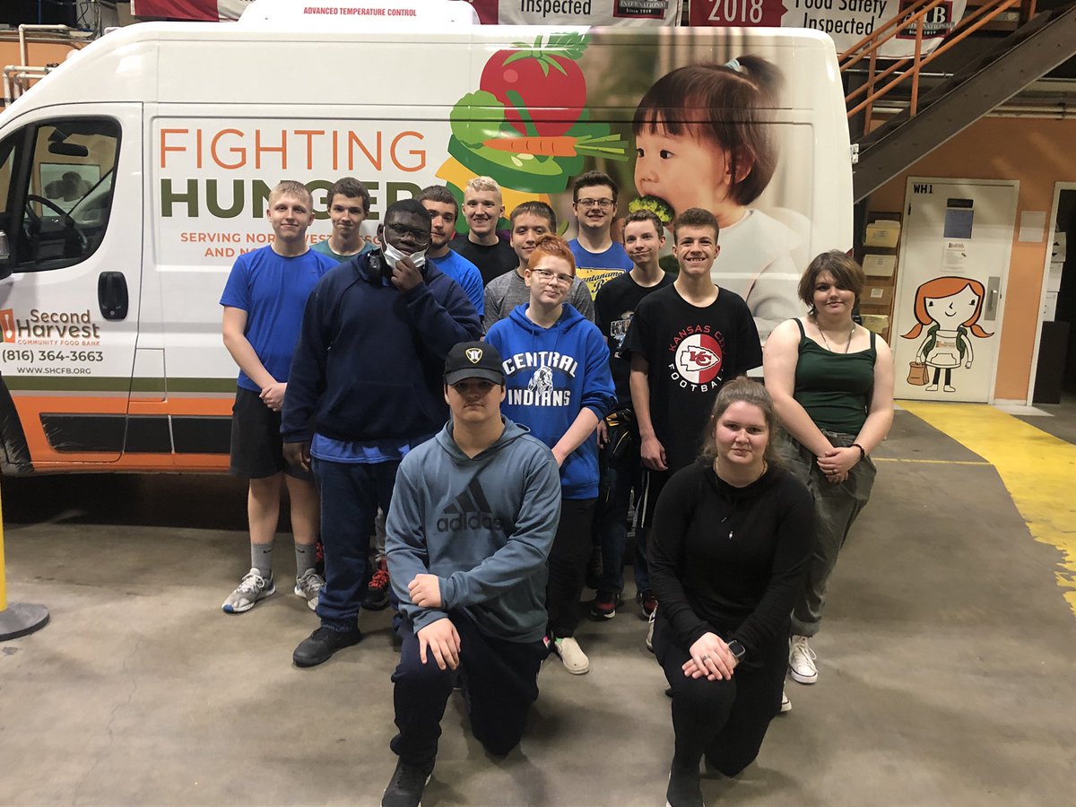 CHS_JROTC's tweet photo. Second Harvest packing 6,000 lbs of produce and 90 family meals. https://t.co/a99p3QTcuL