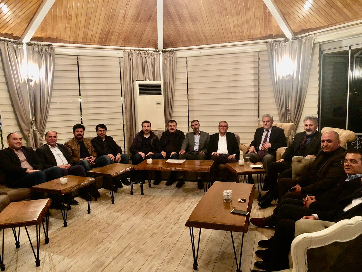 Kepez teşkilâtımızla birlikte Ak Parti Kepez İlçe Başk. Sn. <a href="/bahattinbyrktr/">Bahattin BAYRAKTAR🇹🇷</a> 'ın misafiri olduk. İstisarelerde bulunduk. Sn. başkanımıza misafirperverliği için teşekkür ederken katılımları ile bizleri onurlandıran Kepez İlçe Mem Müdürümüz Sn. Hüdai Vural'a teşekkür ederiz.