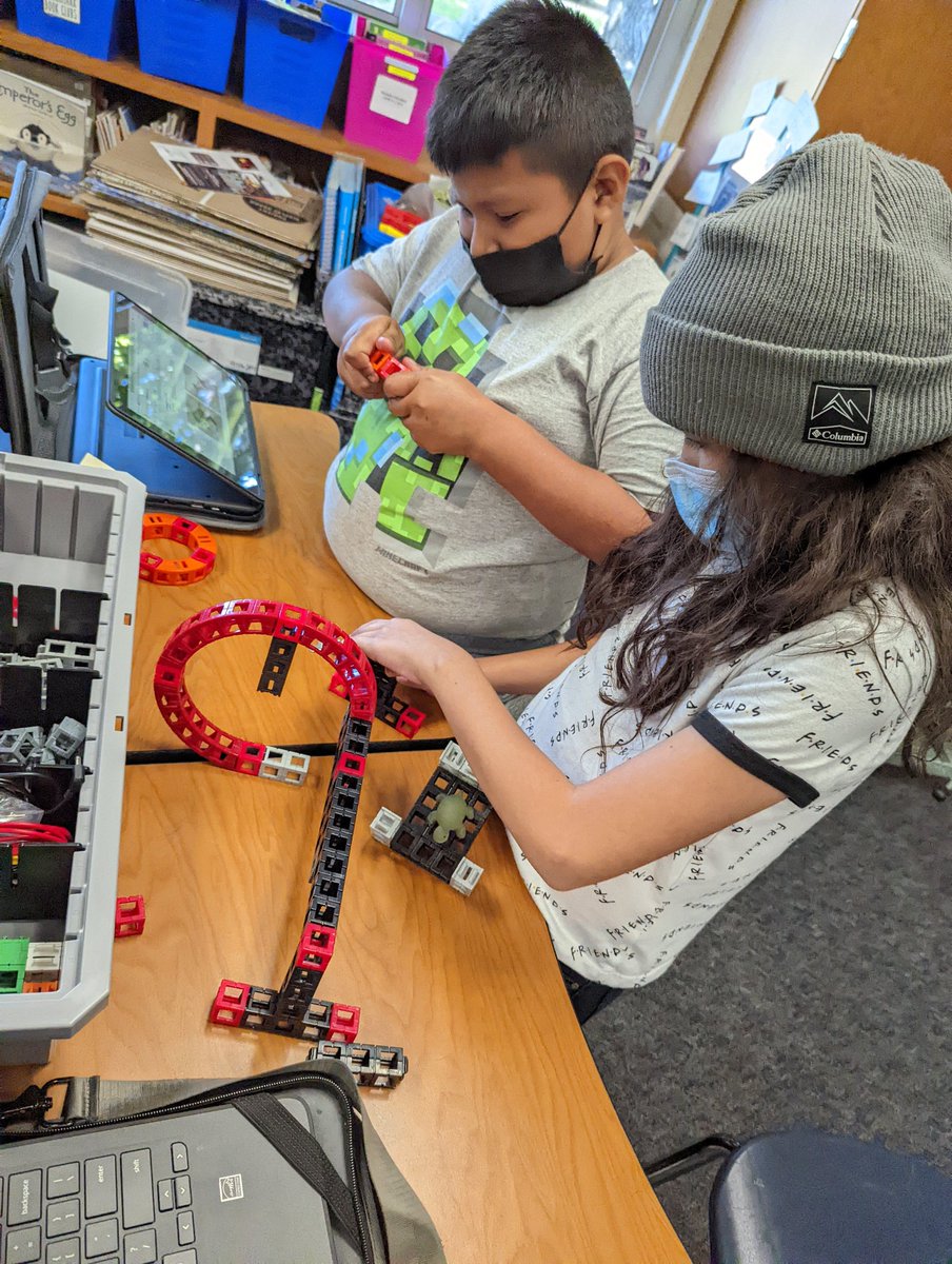 BaSTEAM12's tweet photo. @BA_STEAM_ACAD Third graders exploring basic building components in the STEM lab to add strength to a design and get creative with a free build. #teamwork #STEAM #engineering #learningbybuilding https://t.co/Mj0ysdsegO