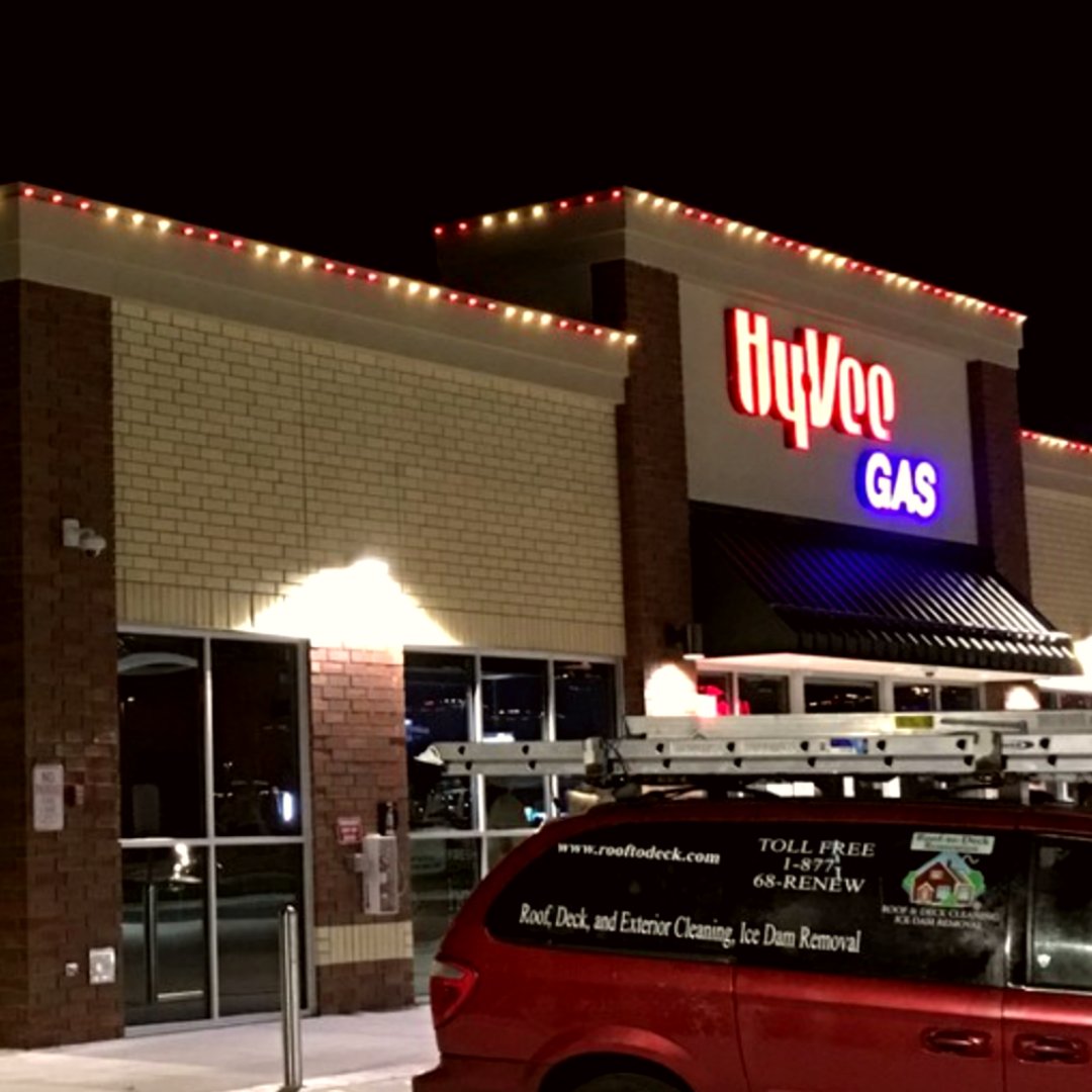 RTDDecoration's tweet image. Commercial lighting is the perfect way to make your brand stand out. We handle every step involved in putting up your commercial lighting so you can focus on catering to the needs of your customers!

#commericallighting #MNlighting #MNlightingdecorations