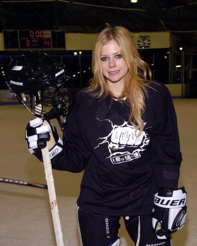 nastyaovechkin's tweet photo. Don’t👏🏻claim👏🏻to👏🏻be👏🏻a👏🏻hockey👏🏻fan👏🏻if👏🏻you👏🏻don’t👏🏻know👏🏻who👏🏻this👏🏻is https://t.co/ih5ePxiCva
