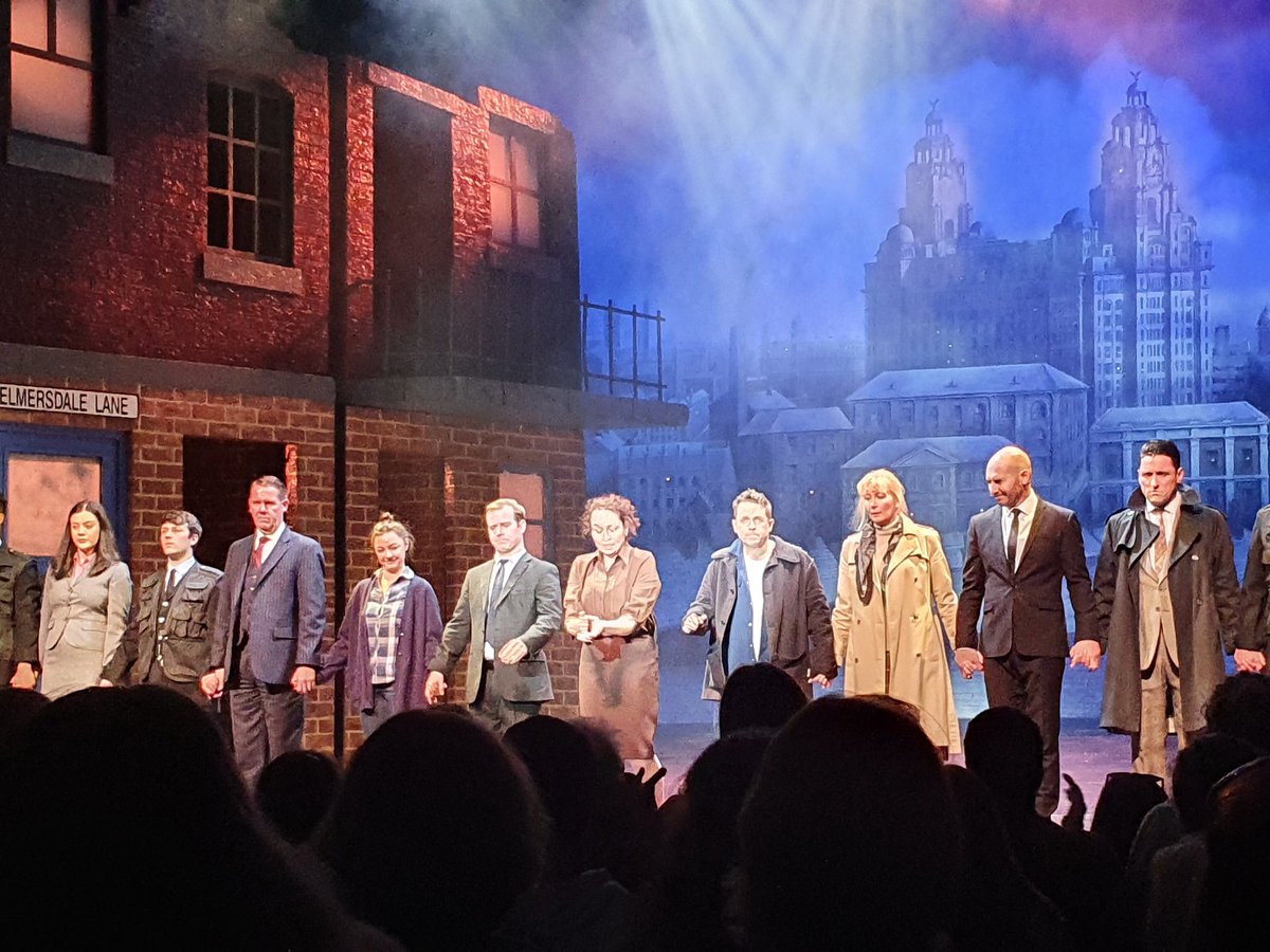 BespokenBeyond's tweet photo. Bravo @BloodBrothers what a show this evening @ahttw ❤️💙 👏 

Phenomenal performances by all, the standing ovation was highly deserved. 

Book a ticket now you won't regret it: https://t.co/yXZODH9whu

#BloodBrothers #Musical #MarilynMonroe #BrightNewDay #Touring #Theatre https://t.co/JA9s4BaUyo