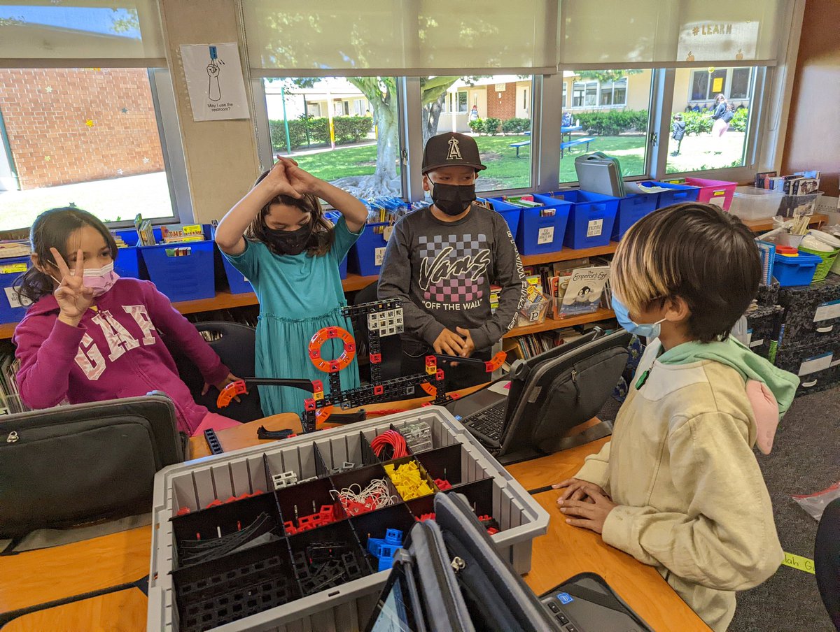 BaSTEAM12's tweet photo. @BA_STEAM_ACAD Third graders exploring basic building components in the STEM lab to add strength to a design and get creative with a free build. #teamwork #STEAM #engineering #learningbybuilding https://t.co/Mj0ysdsegO