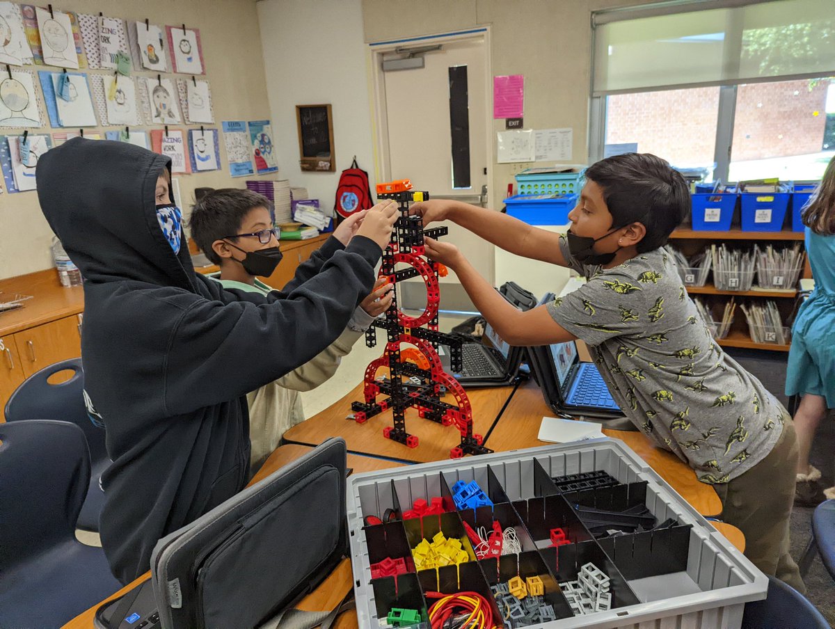 BaSTEAM12's tweet photo. @BA_STEAM_ACAD Third graders exploring basic building components in the STEM lab to add strength to a design and get creative with a free build. #teamwork #STEAM #engineering #learningbybuilding https://t.co/Mj0ysdsegO
