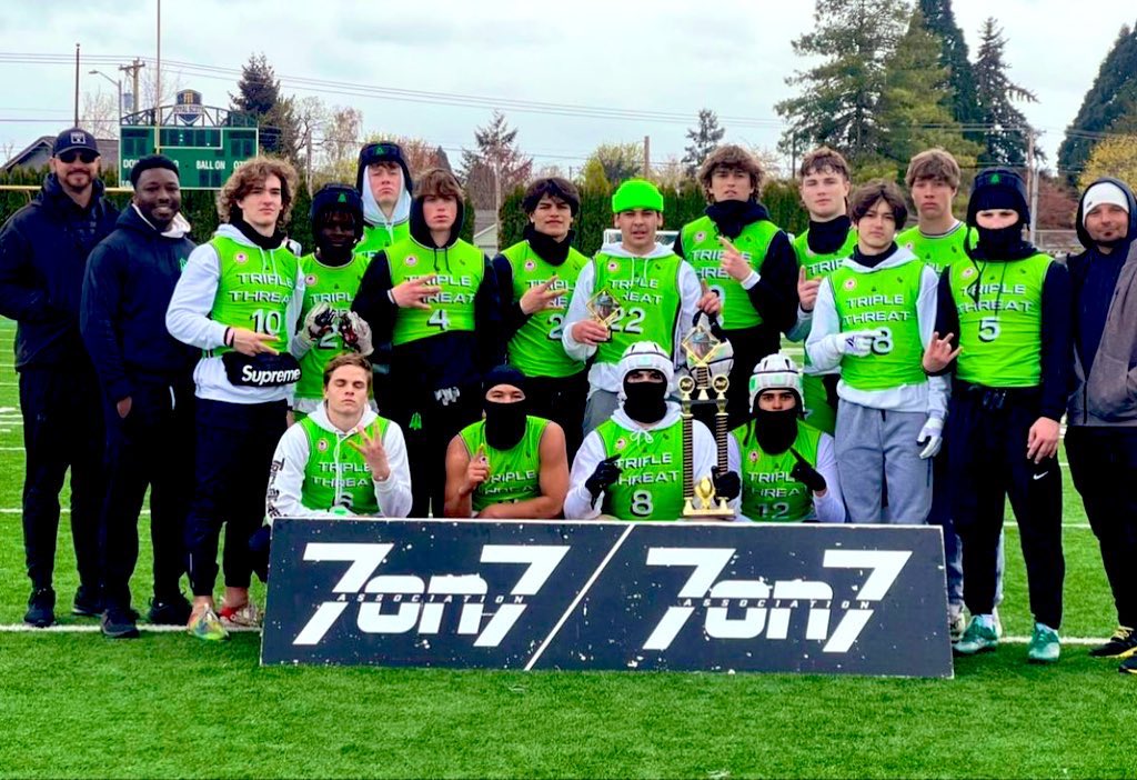 Thank you so much <a href="/triplethreatfbb/">Triple Threat sports academy</a> for the tour. Had a great weekend on and off the field. Came home with the championship! <a href="/oregonfootball/">Oregon Football</a> @Coach_Hout <a href="/MattLinehan_10/">Coach Matt Linehan</a> <a href="/BrandonHuffman/">Brandon Huffman</a> <a href="/The7on7NW/">7on7 Association</a>