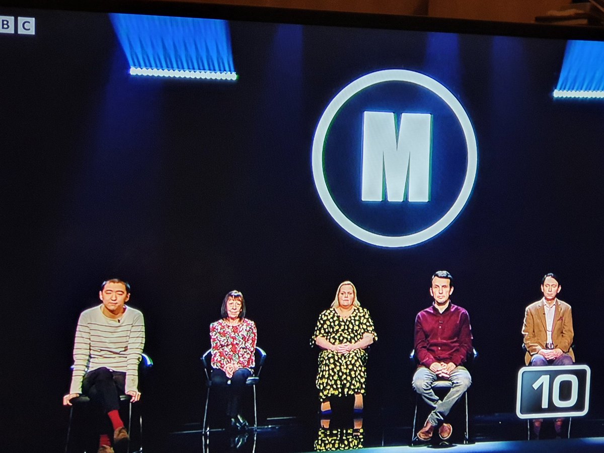 MsHev74's tweet photo. Unfortunate camera angle, but surely the #BBC could do something about the fact that the lady in the yellow and black dress looked like she had her knickers round her ankles #mastermindfinal https://t.co/sRx95QyfKI