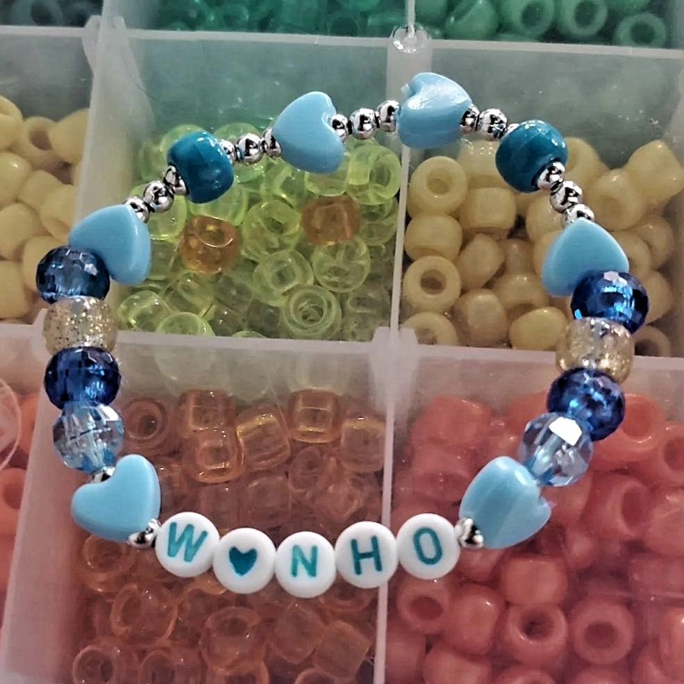 Amaris_sa's tweet photo. Made a couple new bracelets today! Who do you wanna see next? 💖 These and more are available in store now! https://t.co/v0MOgifUH8