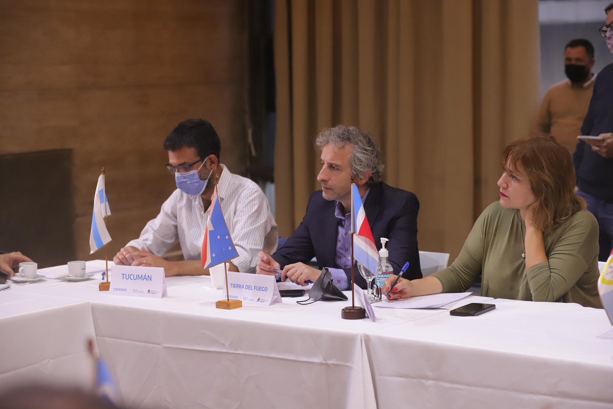 Sedronar's tweet photo. Y junto a autoridades de @EducacionAR se expuso la guía federal de orientaciones y criterios de intervención ante situaciones de consumo de sustancias para los ámbitos escolares. https://t.co/93kHGgPZiQ