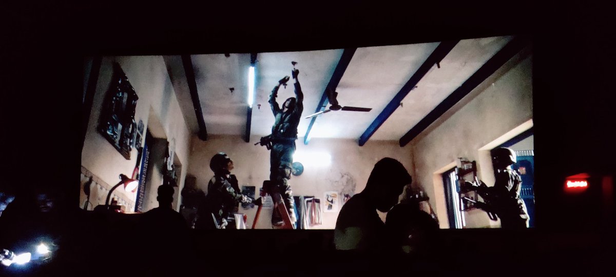 GoaldoneT's tweet photo. First Scene ae bangam 🔥😅 #BeastFDFS #BeastDisaster #BeastMovie #ThalapathyVijay https://t.co/OoMk8mjOKV