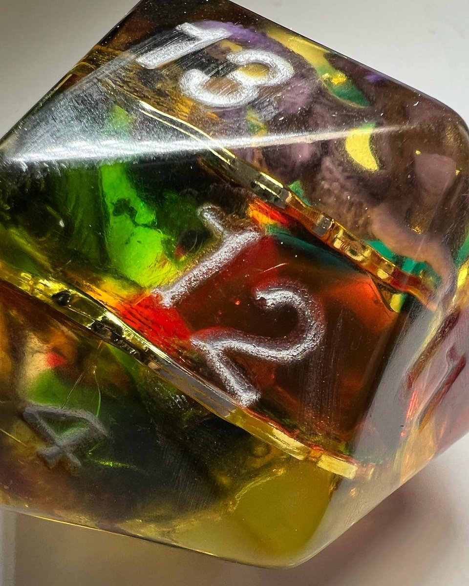 LetoAnimas's tweet photo. Made a giant d20! Calling it Dragon’s Horde! It’s got coins, gems and a tiny dragon to oversee them. #dnd #handmadedice #resin #d20 #dice #nerd #dragons #shiny https://t.co/79JDcvswCh