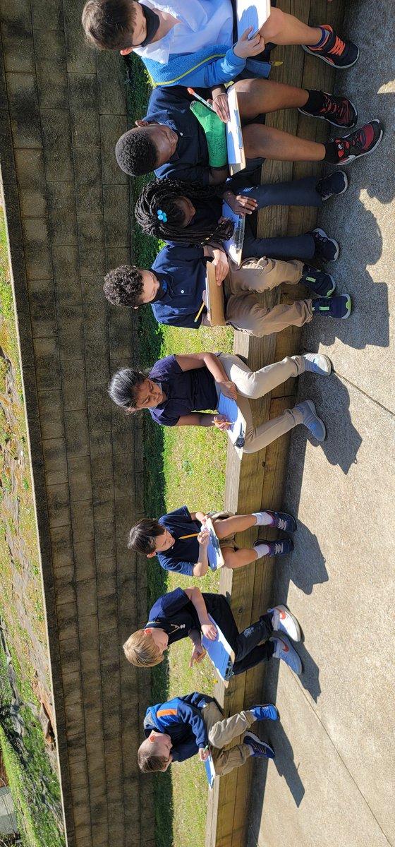 The weather was perfect for a nature walk today. What better way to investigate plants and their needs than to be up close and hands-on🌻🌱